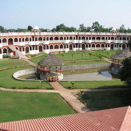 Aum Health Resort Vadodara Exteriör bild