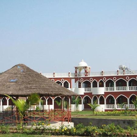 Aum Health Resort Vadodara Exteriör bild