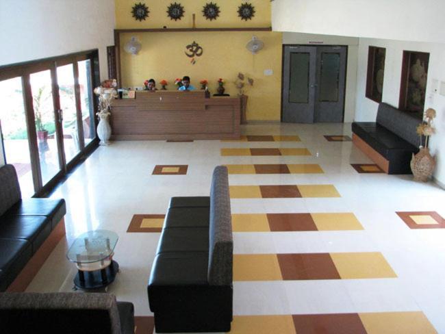 Aum Health Resort Vadodara Exteriör bild