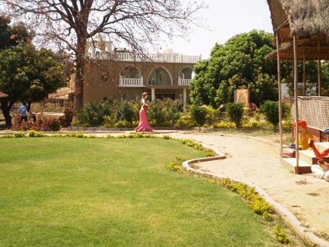 Aum Health Resort Vadodara Exteriör bild
