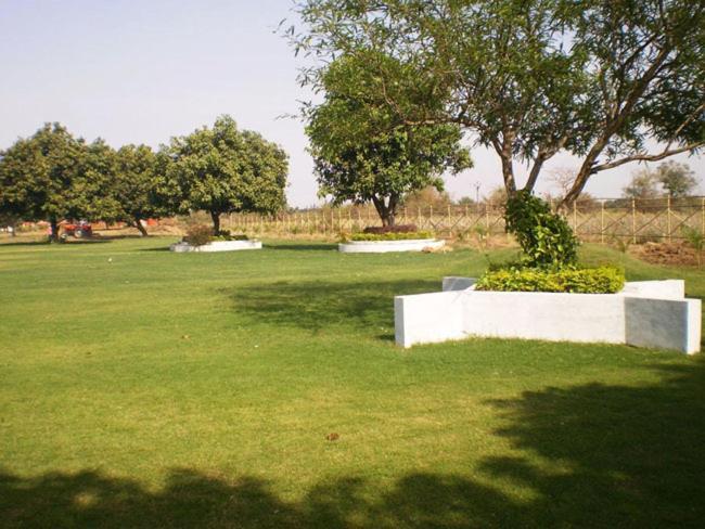 Aum Health Resort Vadodara Exteriör bild