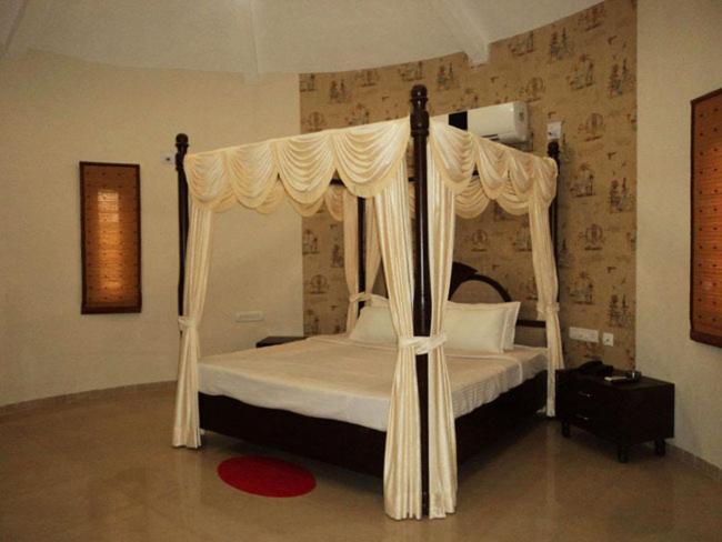 Aum Health Resort Vadodara Exteriör bild