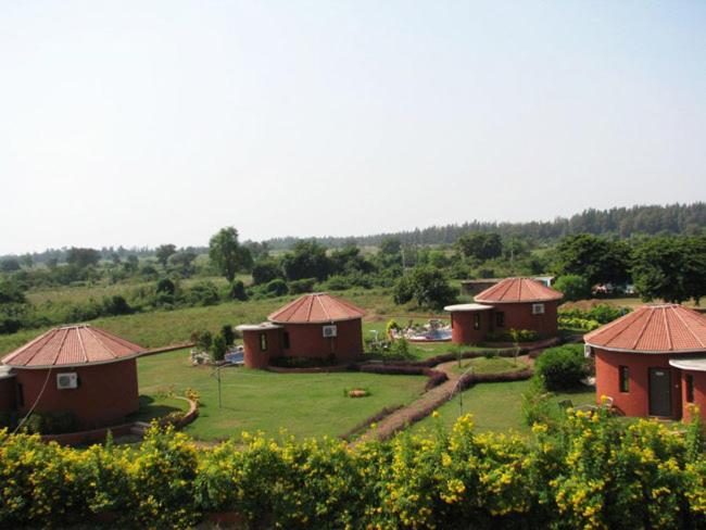 Aum Health Resort Vadodara Exteriör bild