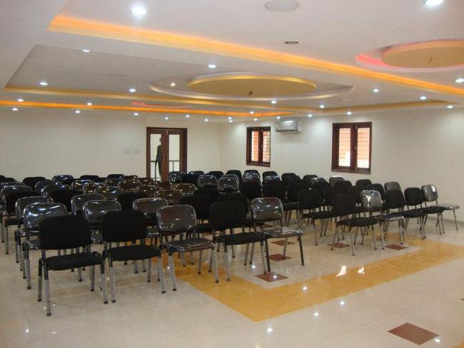Aum Health Resort Vadodara Exteriör bild