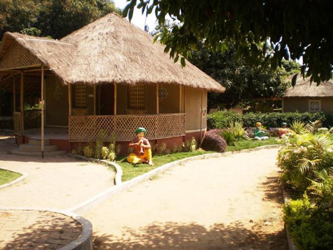 Aum Health Resort Vadodara Exteriör bild