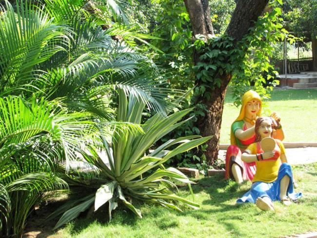 Aum Health Resort Vadodara Exteriör bild